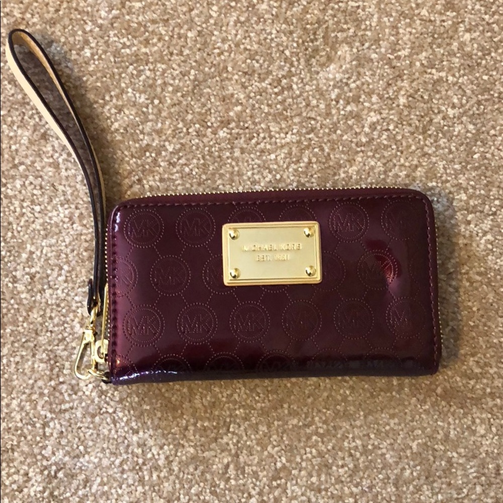 Michael Michael Kors iPhone Wristlet Wallet